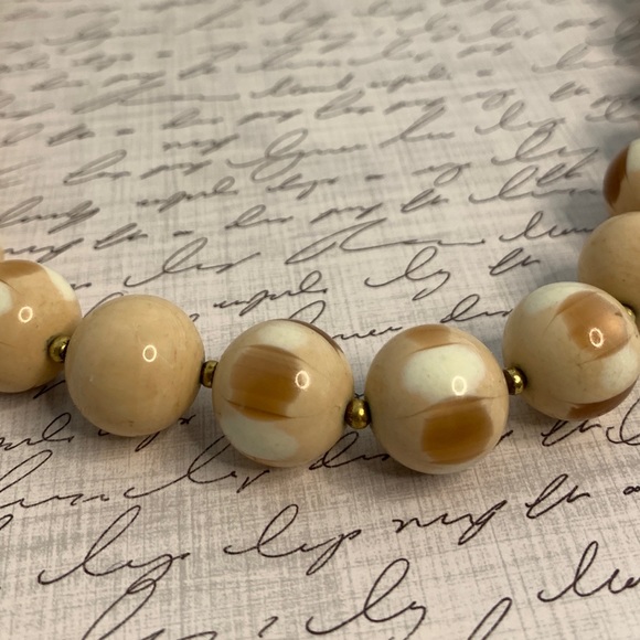 VINTAGE Mod Round Neutral Bead Necklace - Picture 4 of 5